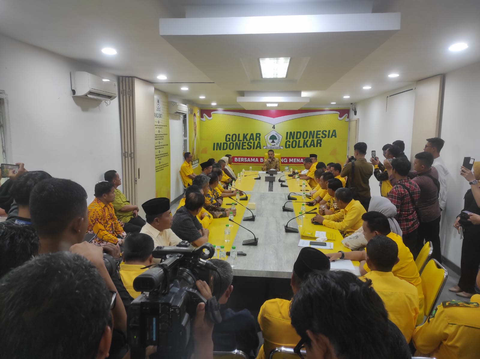 Ketua Partai Golkar Sumut, H Musa Rajekshah menyampaikan sambutan sebelum menyerahkan SK rekomendasi kepada 10 bapaslon dari DPP Golkar, Selasa, 6 Agustus 2024.