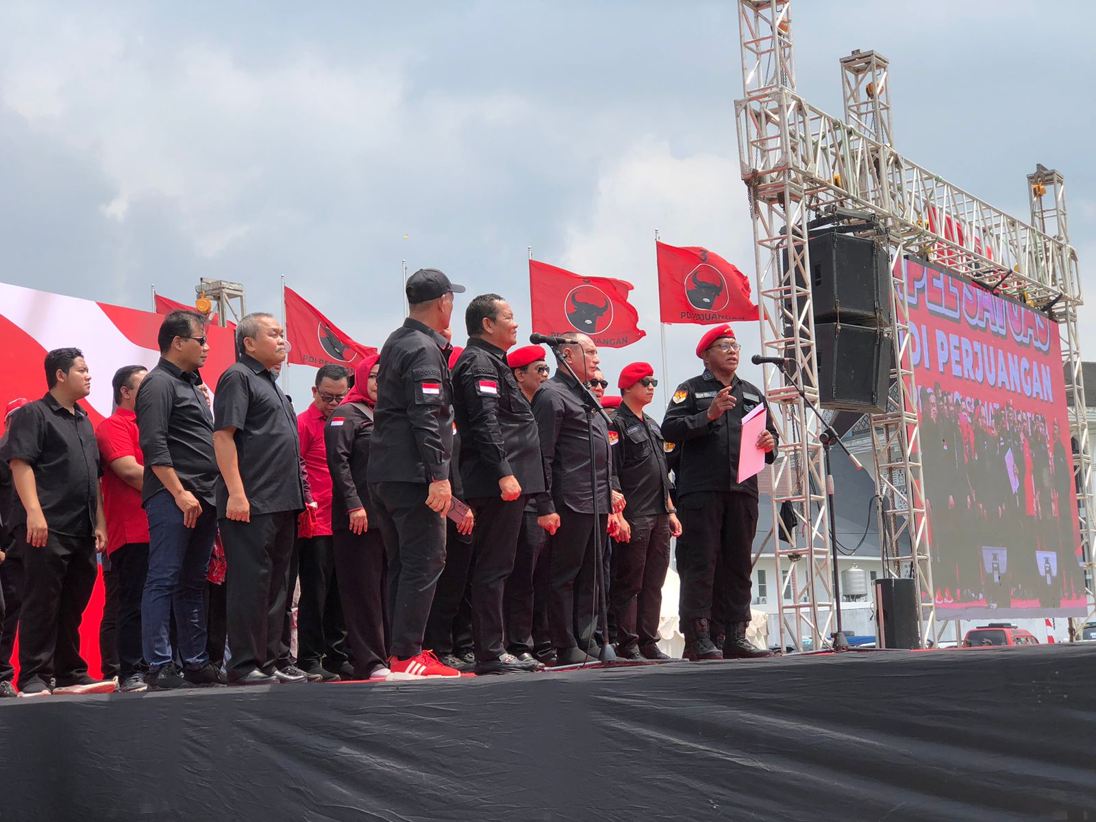 Kegiatan Apel Siaga Satgas PDIP sekaligus menjadi momen pemberian rekomendasi dukungan kepada Edy Rahmayadi sebagai bacalon gubernur Sumut, Sabtu, 10 Agustus 2024.