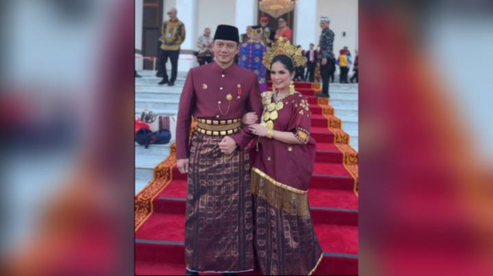 Annisa Pohan dan Agus Harimurti Yudhoyono menang busana adat terbaik.