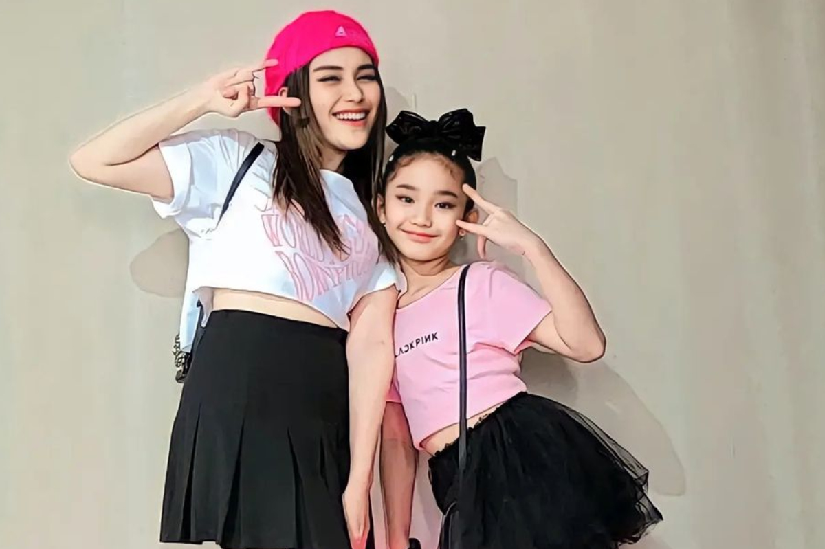 Ayu Ting Ting bersama putrinya, Bilqis Khumairah Razak.
