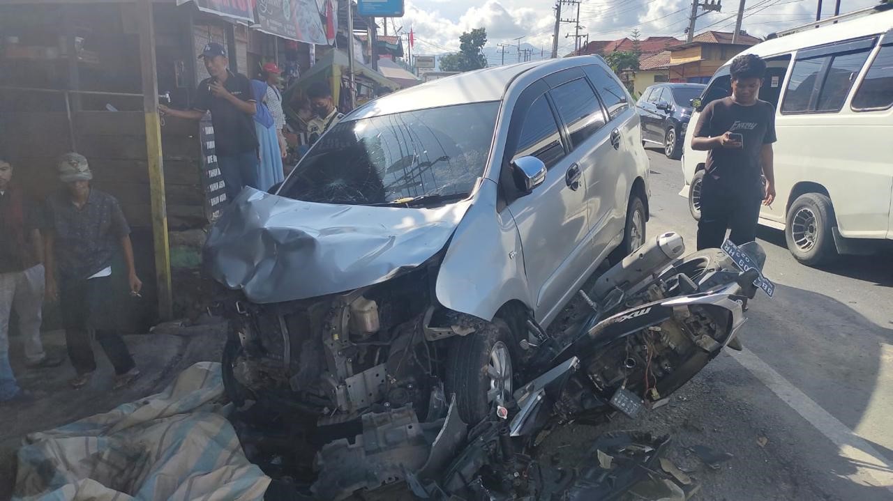 Dua kenderaan sepeda motor terlibat adu kambing 2 orang meninggal dunia, laka terjadi di Pijorkoling tepatnya dekat Masjid A-Munawwar.
