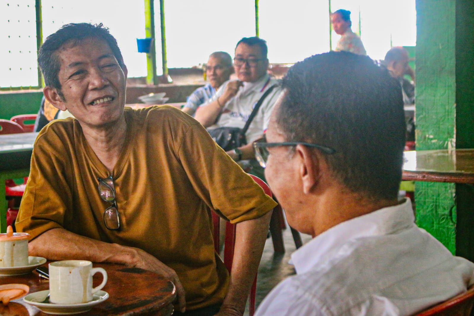 Lewat nongkrong dan bercengkrama di Warung kopi, menjadi cara Zakiyuddin Harahap untuk menyerap aspirasi warga membangun Kota Medan lebih baik ke depannya.