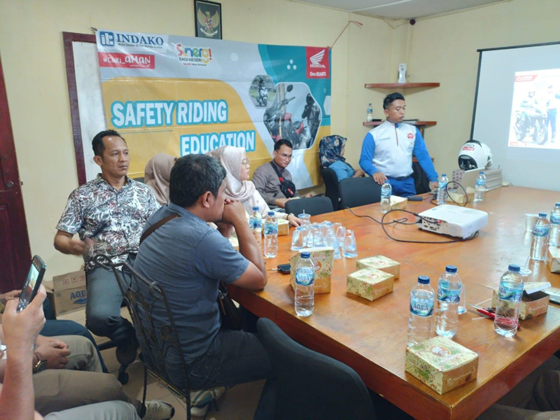 PT. Anugerah Multi Jaya Psp Delaer Motor Honda gelar edukasi safety #Cari_aman berkendara kepada karyawan FIFGroup Psp .