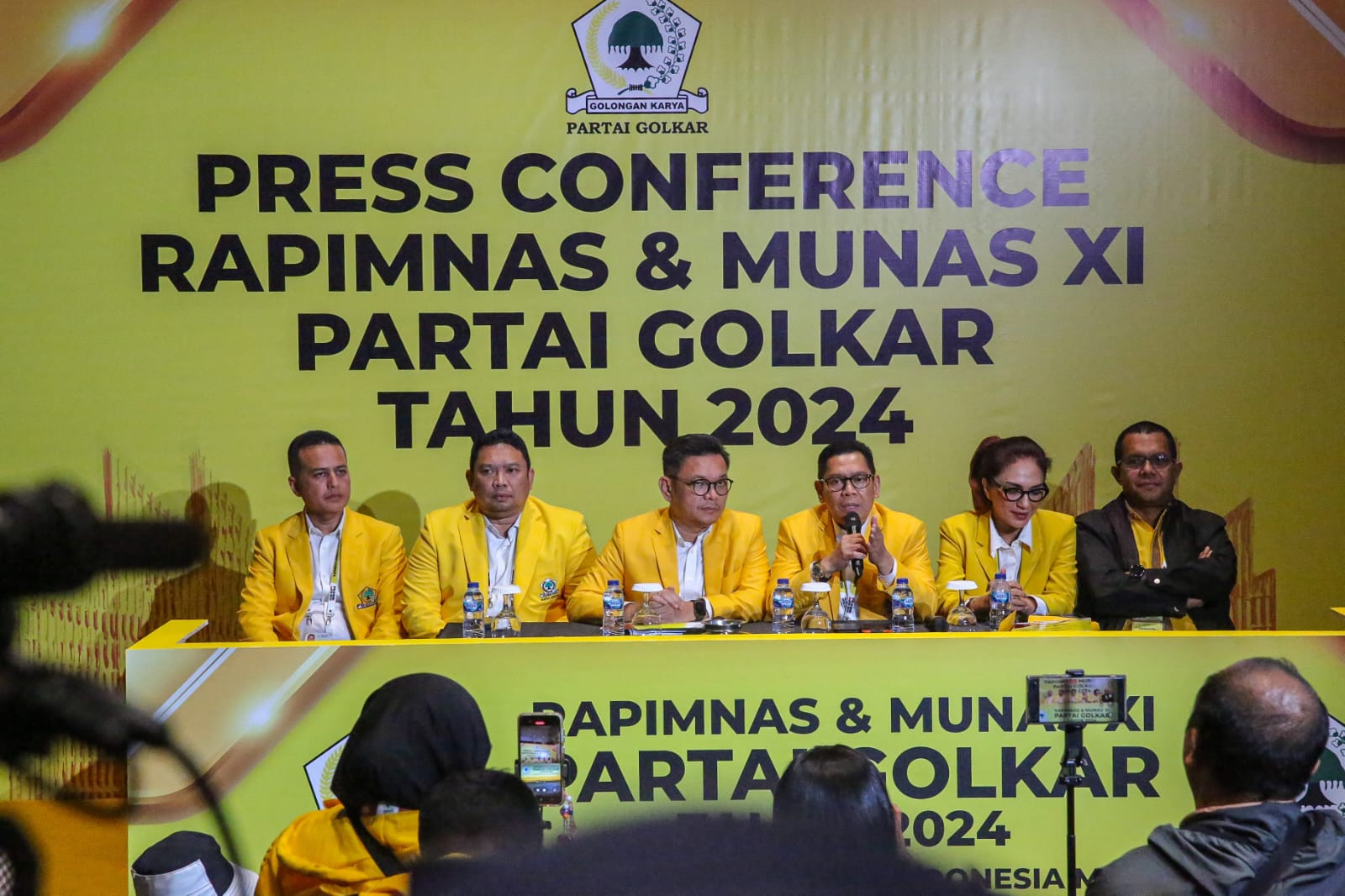 Jajaran Steering Committee Munas XI Partai Golkar menyampaikan keterangan pers pada Rabu, 21 Agustus 2024.