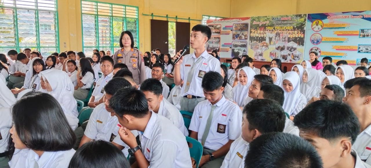 Police Woman Goes to School oleh Polwan Polres Pematangsiantar.
