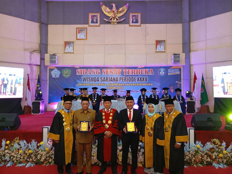 Rektor UGNP Dr Burhanuddin wisuda 527 Sarjana S1 periode ke XXXV tahun 2024.