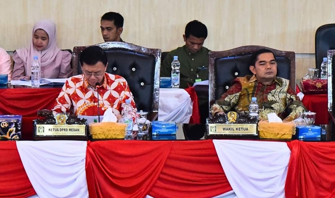 Ketua DPRD Medan, Hasyim SE didampingi para wakil ketua dalam rapat paripurna dengan agenda Pembukaan Masa Persidangan Ketiga Tahun Sidang 2024.