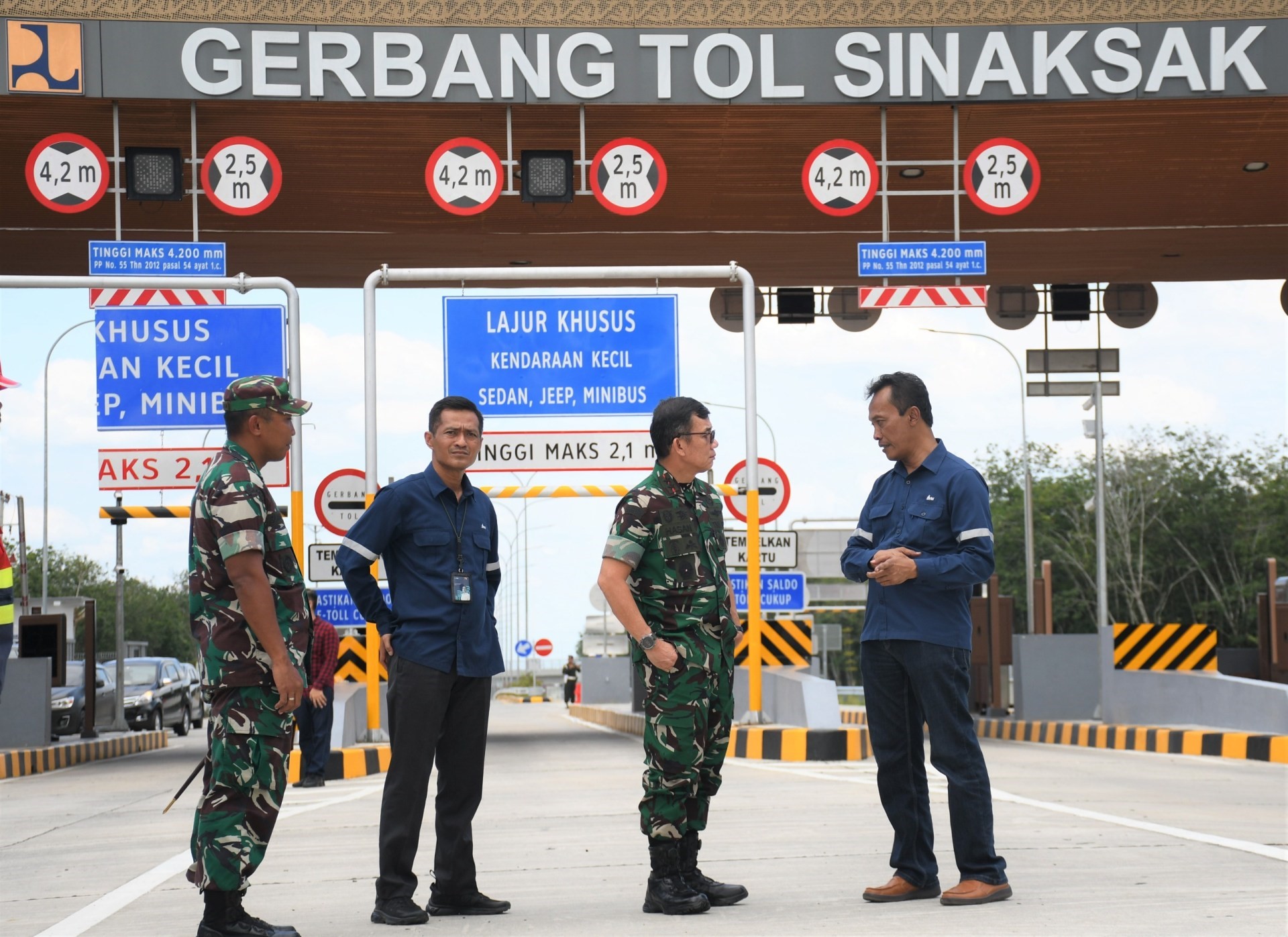 Pangdam I/BB Mayjen TNI Mochammad Hasan didampingi sejumlah Pejabat Utama telah melakukan pengecekan ke lokasi Gerbang Tol Sinaksak di Kecamatan Tapian Dolok, Kabupaten Simalungun.