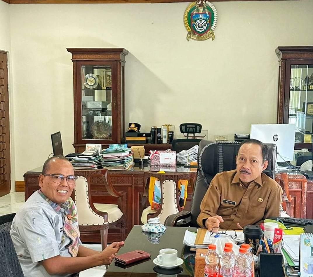 Pj Bupati Tapteng, Sugeng Riyanta saat koordinasi dengan Sekda Provsu, Arif Sudarto Trinugroho.