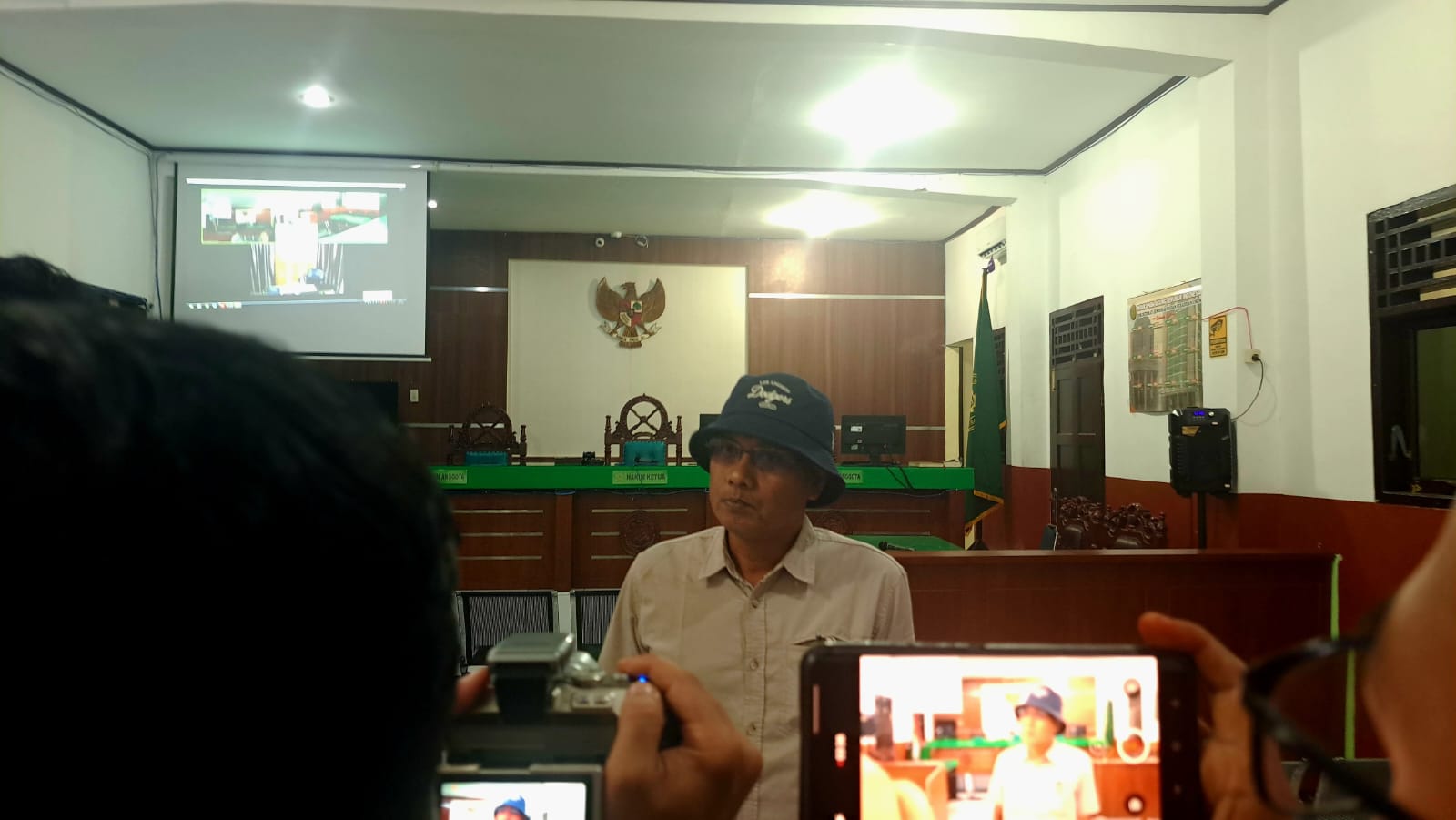 Nurman, salahsatu korban usai persidangan di PN Padangsidimpuan, Kamis (12/9/2024). (MetroDaily)