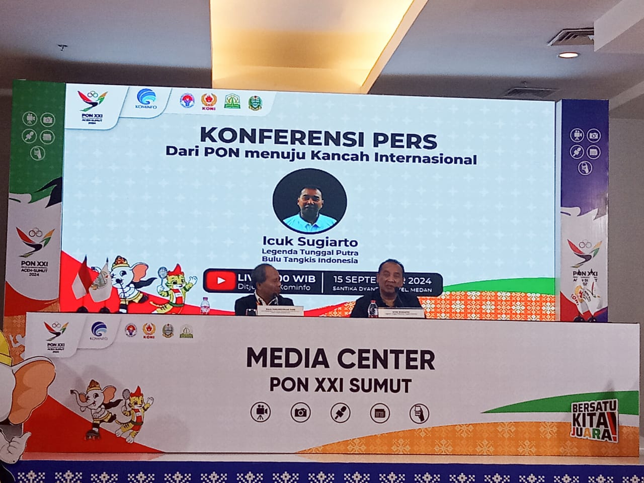 Legenda Bulutangkis Indonesia, Icuk Sugiarto dalam konferensi pers di Media Center Utama PON XXI Aceh-Sumut 2024, Minggu (15/9).