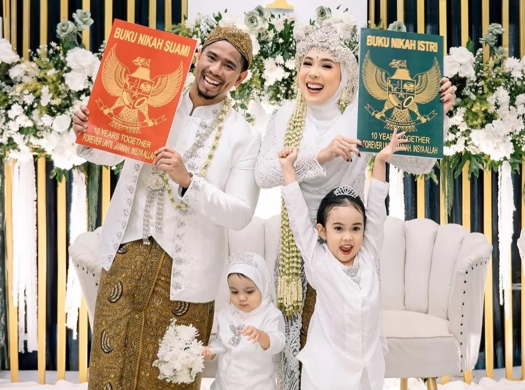 Fitri Tropica dan suami