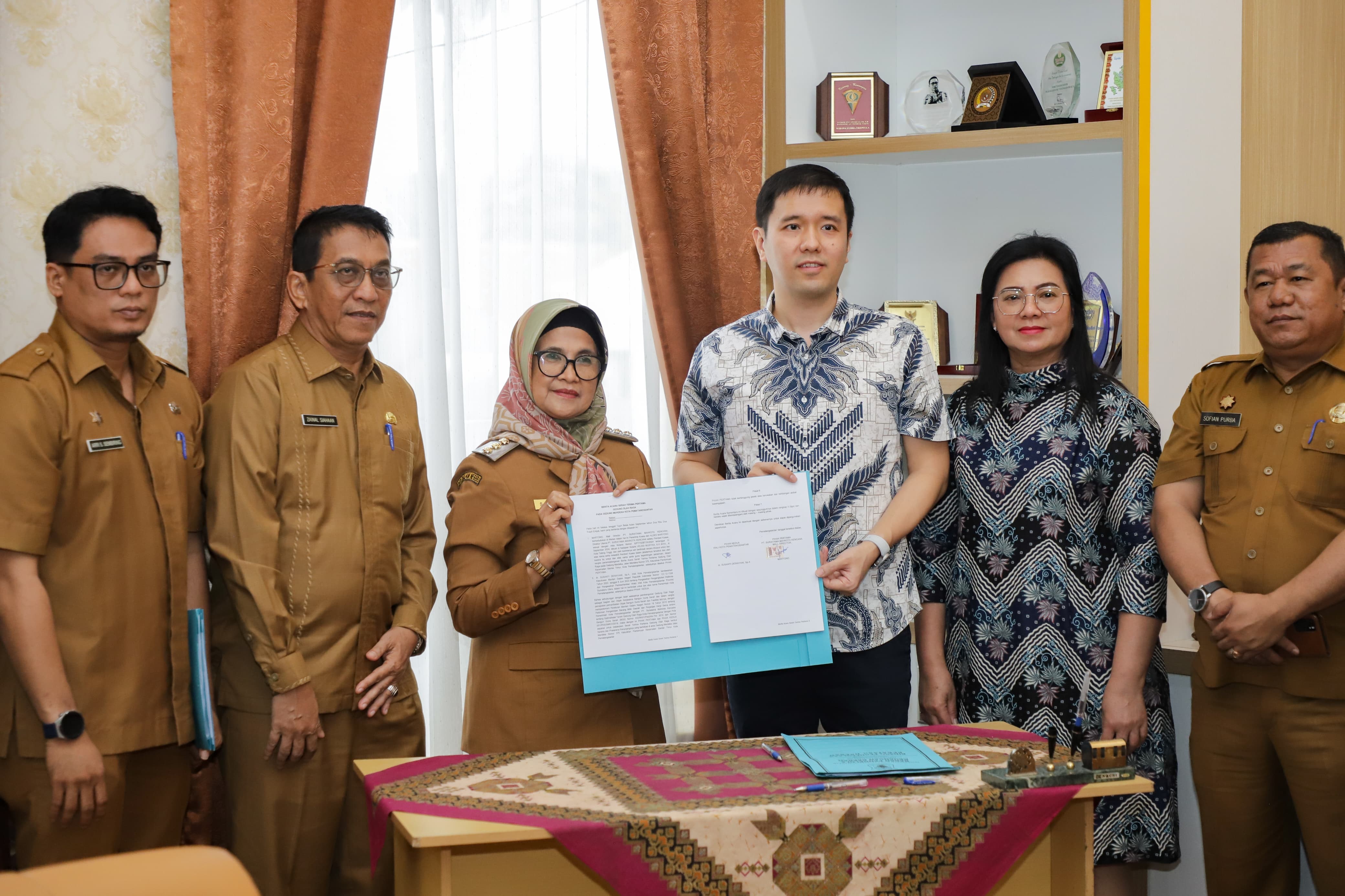 Penyerahan GOR di Gedung Merdeka dari PT Suriatama Mahkota Kencana kepada Pemko Pematangsiantar.