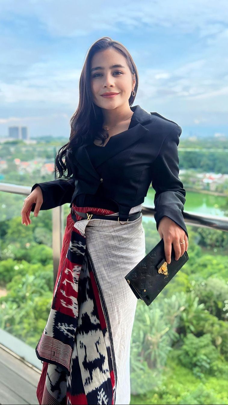Prilly Latuconsina