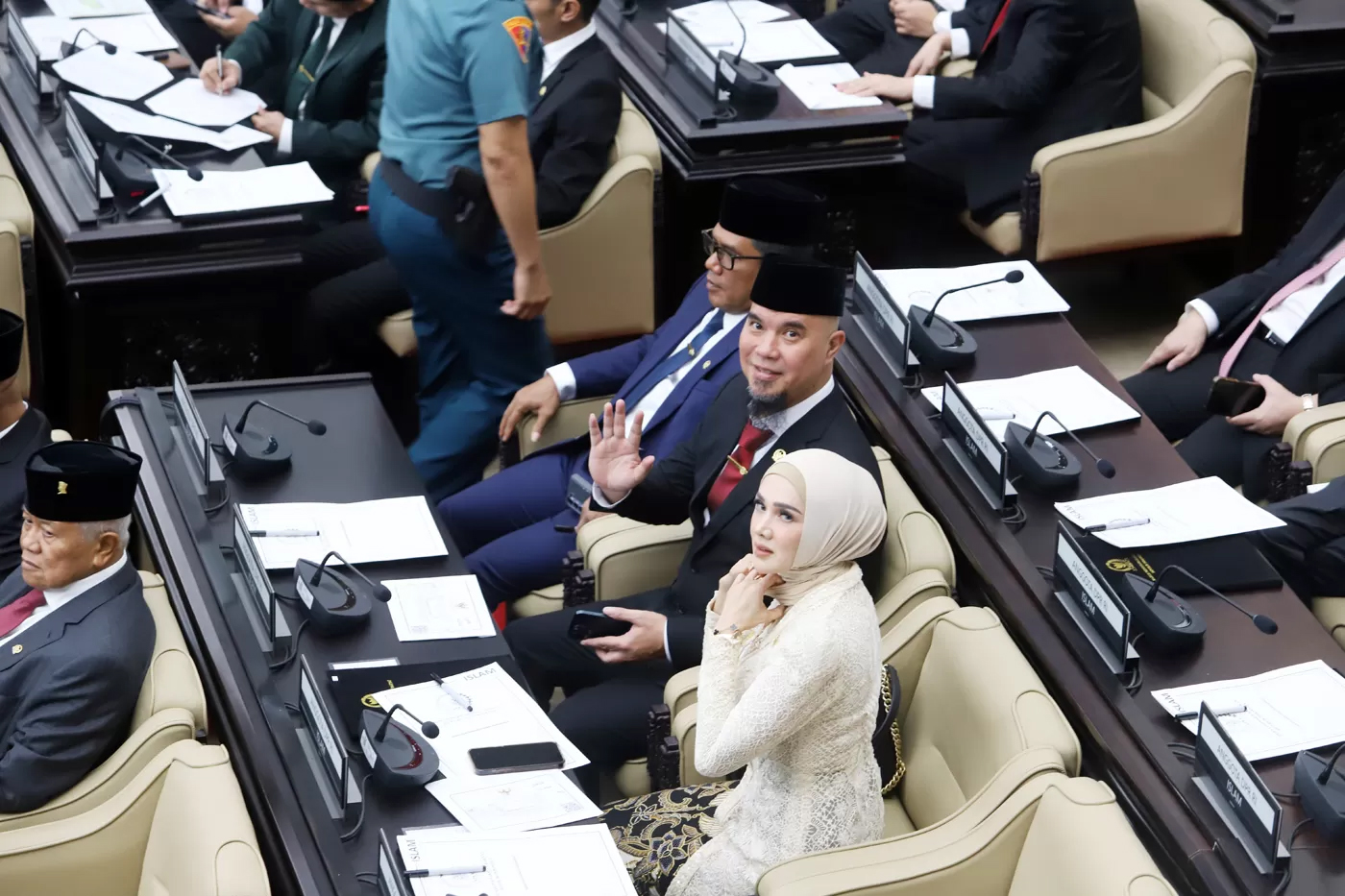 Ahmad Dhani dan Mulan Jameela, masuk deretan 580 anggota DPR yang akan menghuni Senayan selama lima tahun ke depan.