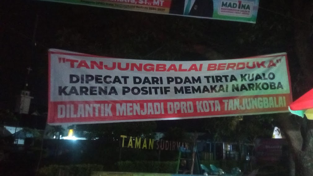 Spanduk yang digantung di Jalan Jamin Ginting dan Jalan Sudirman.