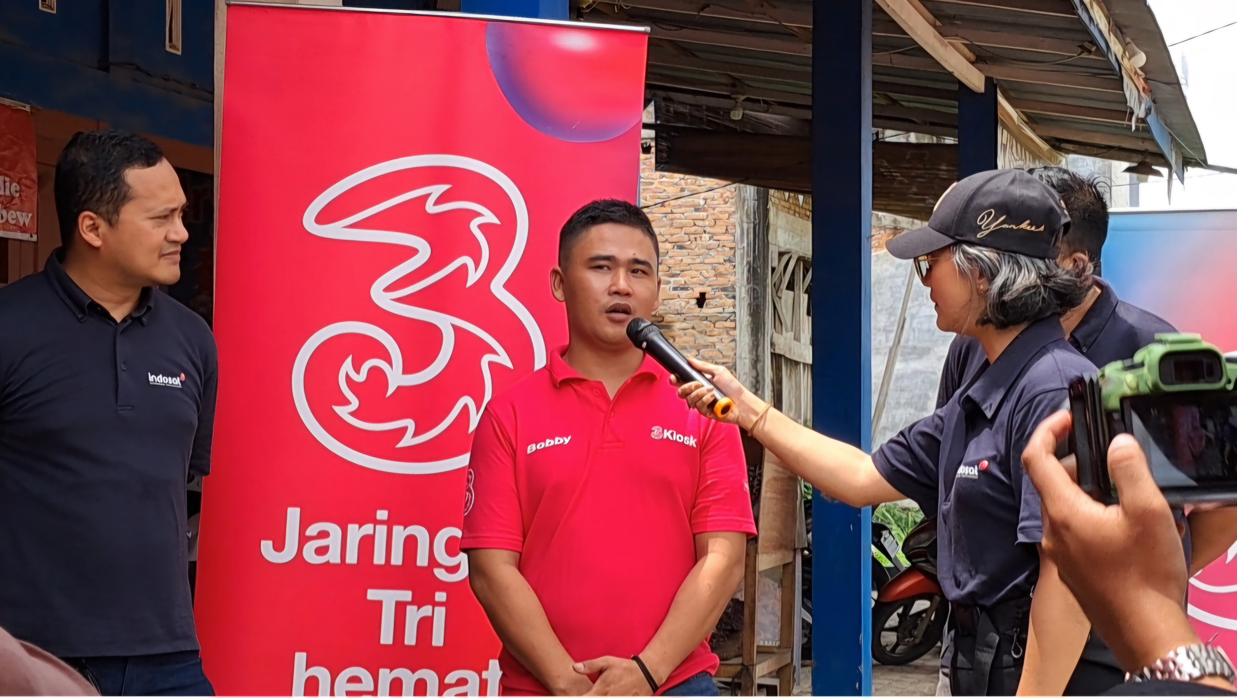 Bobby Sinurat, owner 3Kiosk di Galang, Deliserdang, Sumatera Utara, mengatakan jaringan Tri yang makin cepat sangat disukai generasi muda.