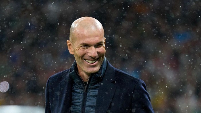 Zinedine Zidane digadang melatih MU.