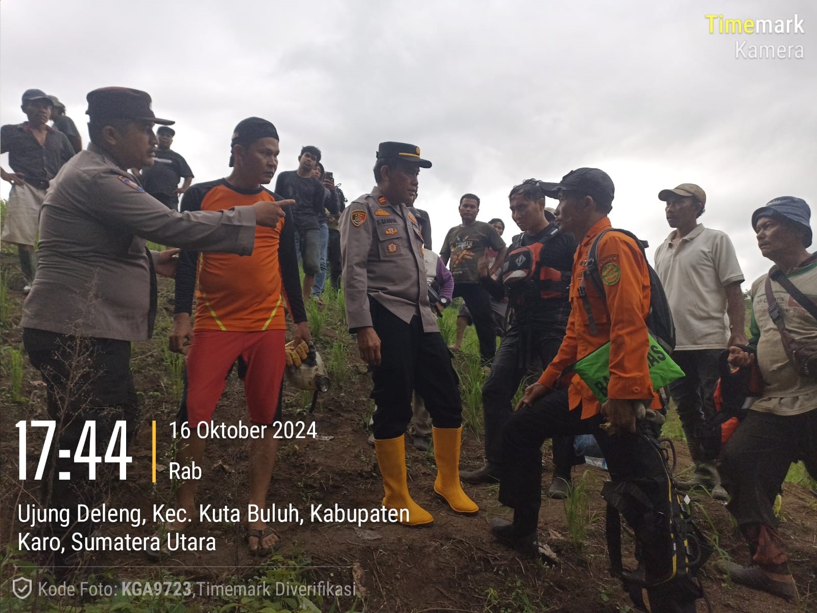 Pencarian anggota Basarnas yang hilang.