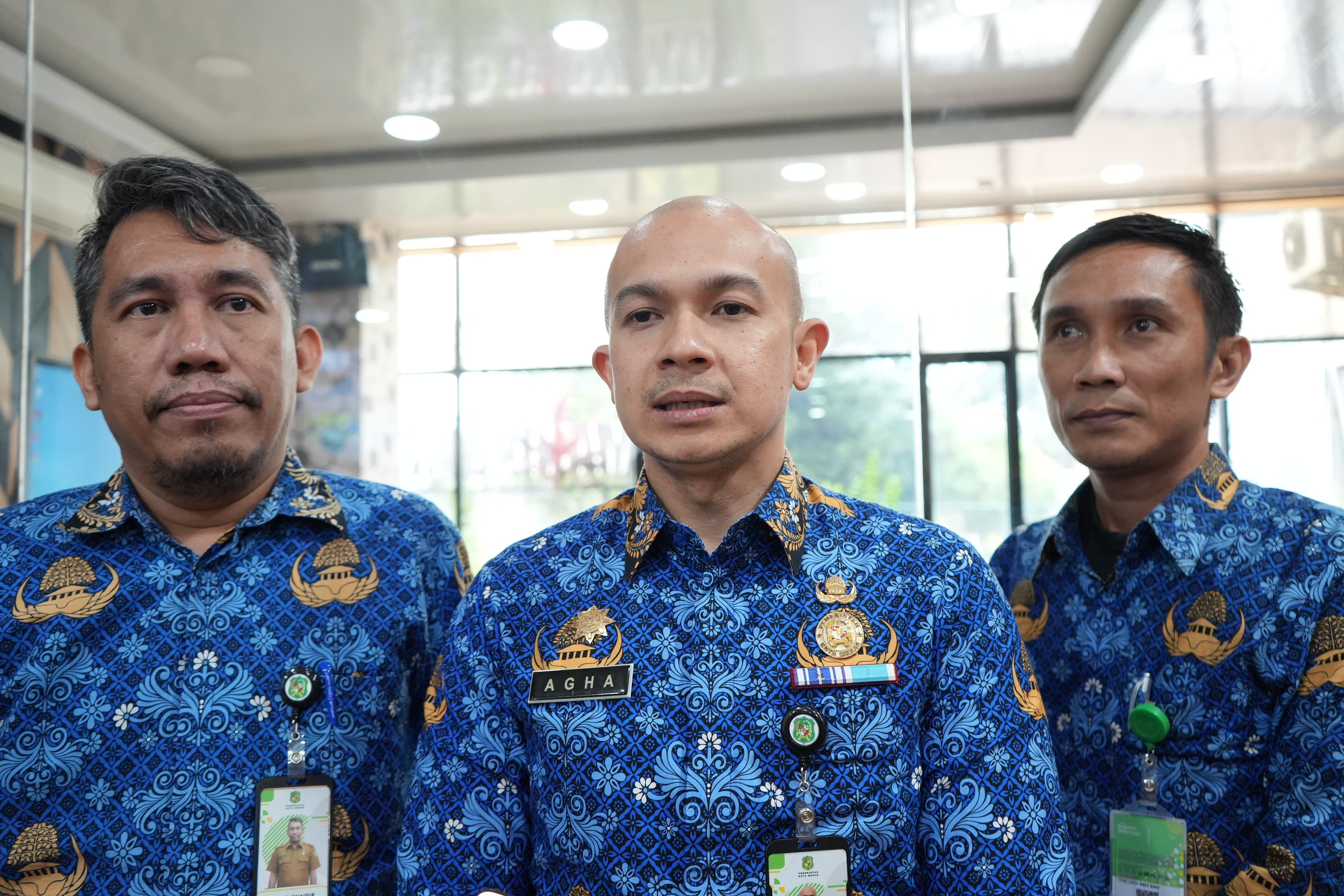 Sekretaris Dinas Kominfo Kota Medan M. Agha Novrian mengikuti pelaksanaan penilaian interviu evaluasi SPBE tahun 2024 secara daring (online).