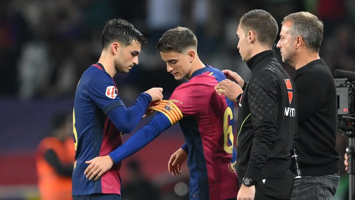 Gavi mengalami cedera anterior cruciate ligament (ACL) pada 20 November 2023.