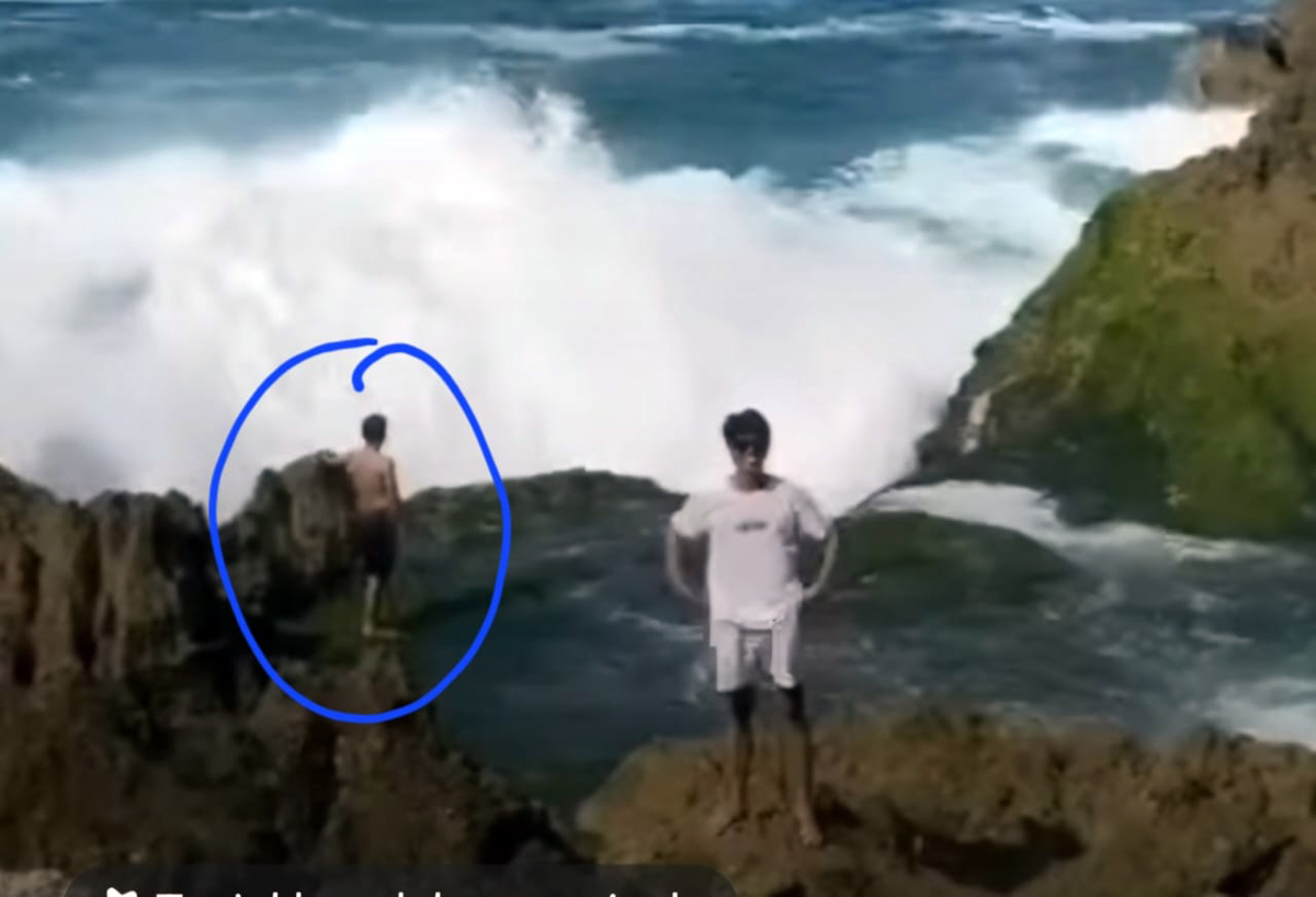 Roni Josua Simanjuntak (21), asal&nbsp;Tapanuli Utara tewas terseret ombak Pantai Kedung Tumpang Tulungagung.