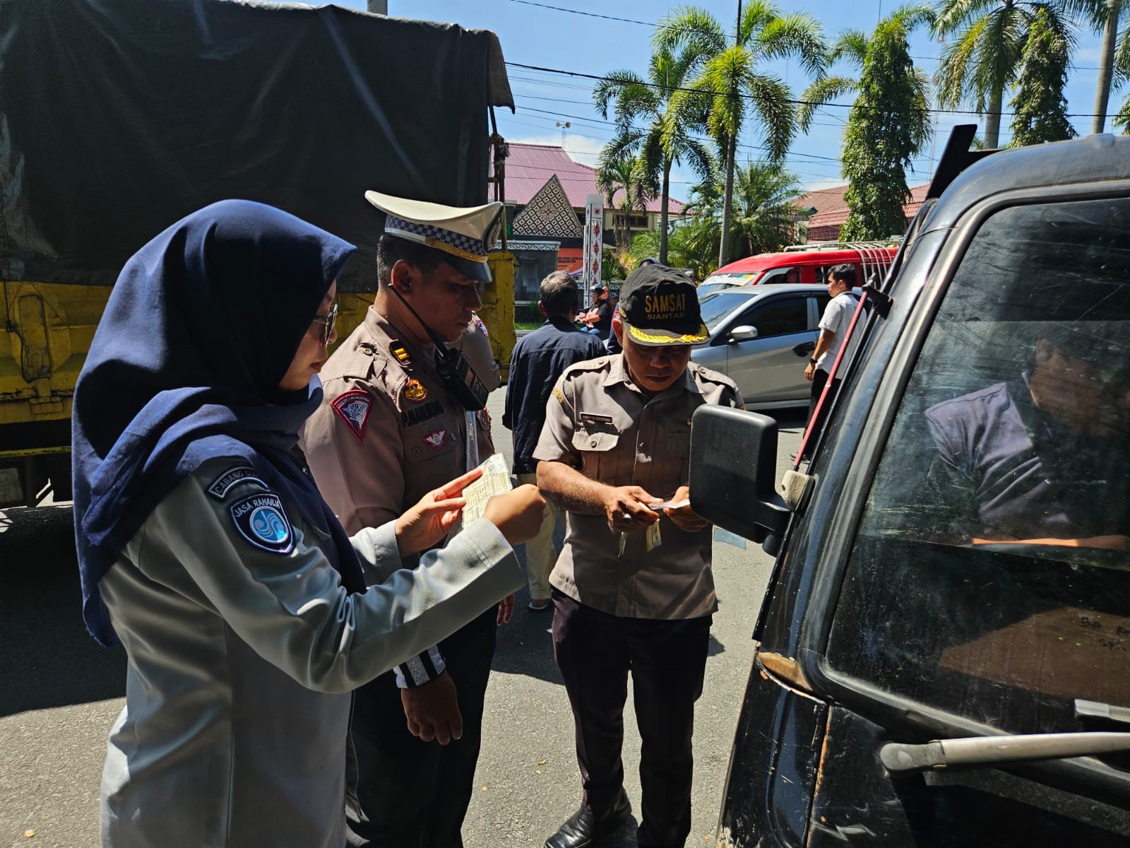 Operasi Gabungan kepatuhan pajak kendaraan bermotor.