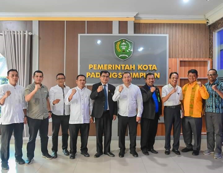 Pj Wali Kota Psp H Timur Tumanggor menerima audensi GKPA di ruang Audensi Wali Kota Psp.