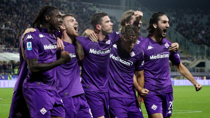 Fiorentina menghajar AS Roma 5-1 dalam lanjutan Serie A musim ini, Senin.