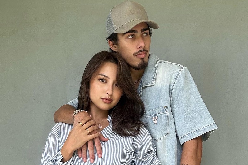 Jennifer Coppen bersama suami.