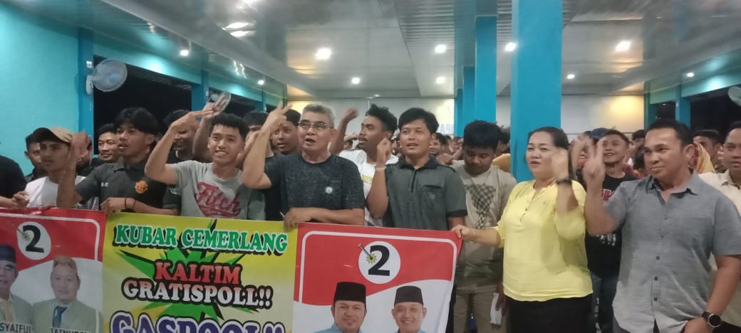 Ratusan generasi Z dan milineal Kabupaten Kubar kopi darat serta berdiskusi dengan Paslon nomor urut 2, H. Acong Ahmad Syaiful - Jainudin (AHJI). (Metrodaily/Jantro Naibaho)
