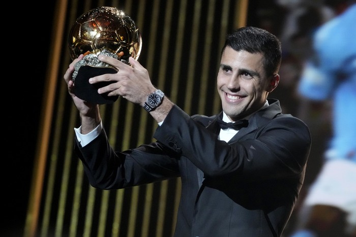 Rodri menangi penghargaan Ballon d