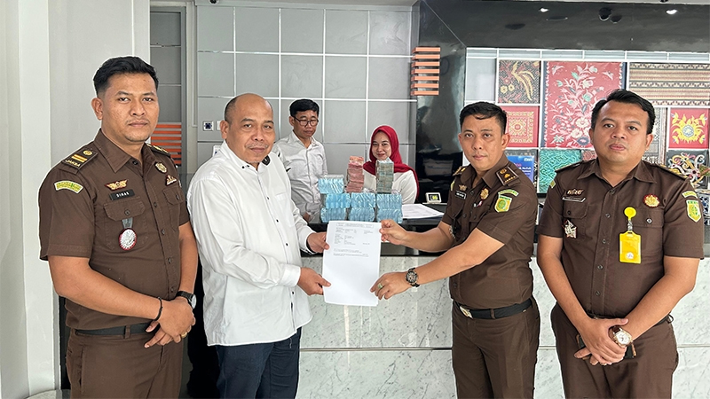 Uang pengganti kasus korupsi disetor ke kas negara melalui Bank BRI Cabang Labuhanbatu.