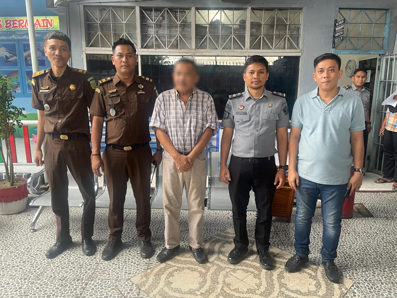 MYS saat dibawa tim tindak Pidana Khusus Kejaksaan Negeri Labuhanbatu.