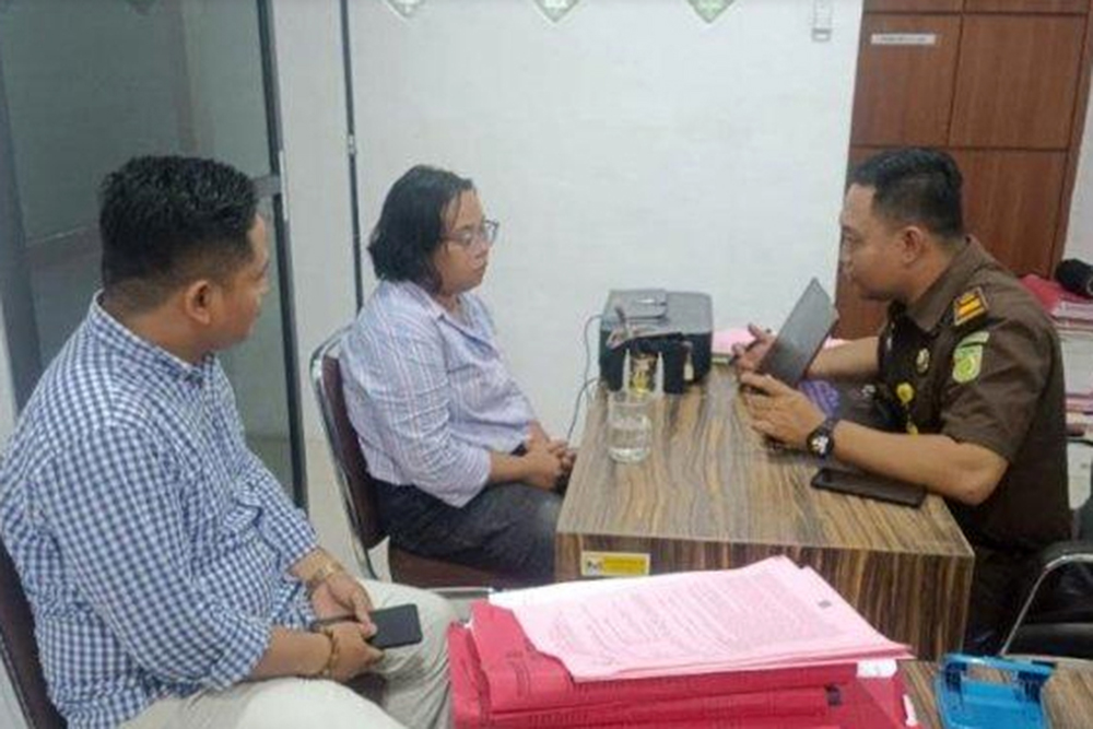 Terdakwa Margaretha saat diperiksa kasus pemalsuan ijazah.