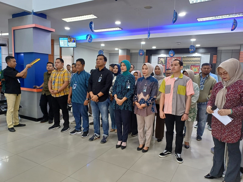 BRI Kanca Padangsidimpuan gelar prosesi pengambilan sumpah pekerja tetap di Gedung BRI Kanca Psp, Kamis (31/10/2024).
