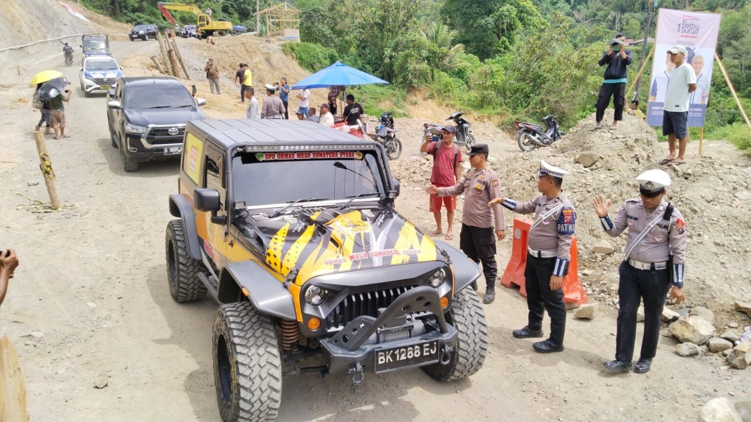 Sempat diblokir warga, Jalan Batu Jomba di Tapsel kembali dibuka tanpa perlawanan.