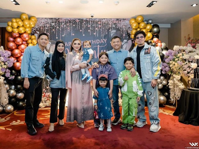 Ashanty dan keluarga.