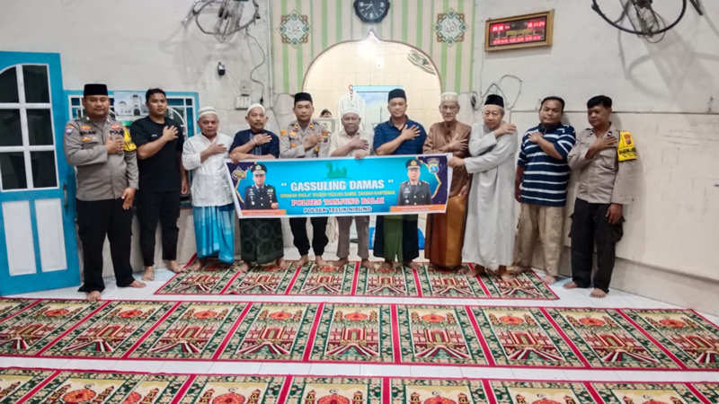 Polsek Teluk Nibung saat Gasuling Damas di Musholla Al Ikhwan.