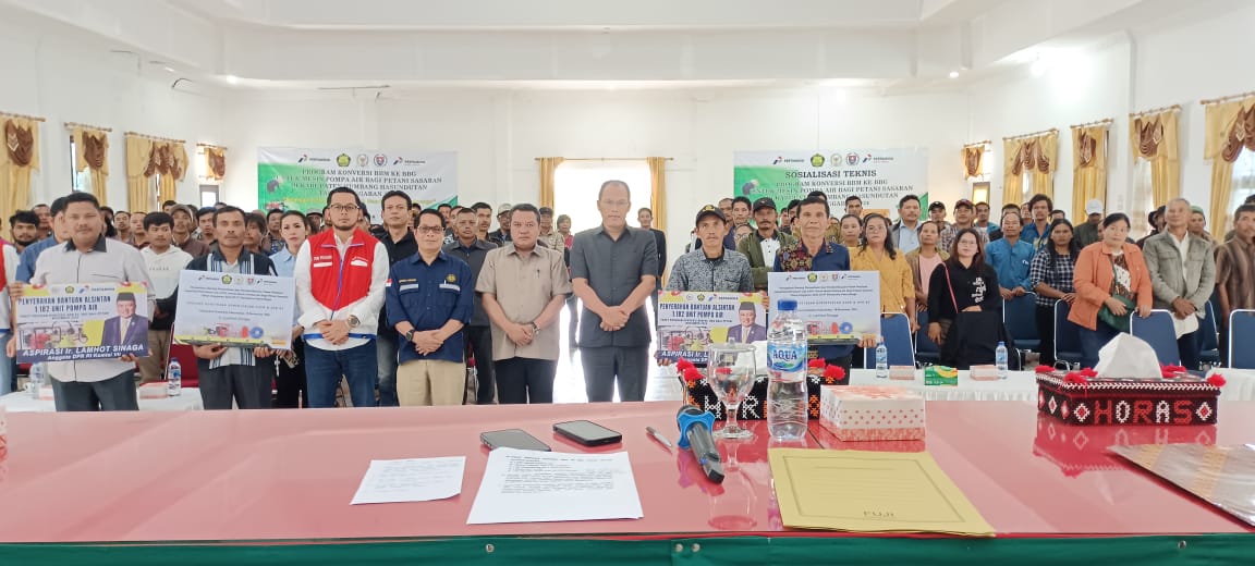 Direktur Perencanaan, Pembangunan Infrastruktur Migas Kementerian ESDM Laode Suleman, Bupati Humbahas Dosmar Banjarnjaor, Wakil Ketua Komisi VII DPR RI Lamhot Sinaga.