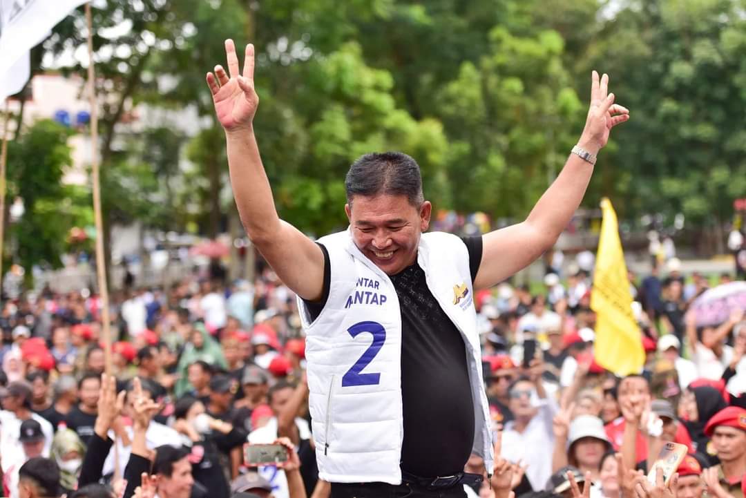 Mangatas Silalahi saat kampanye akbar.