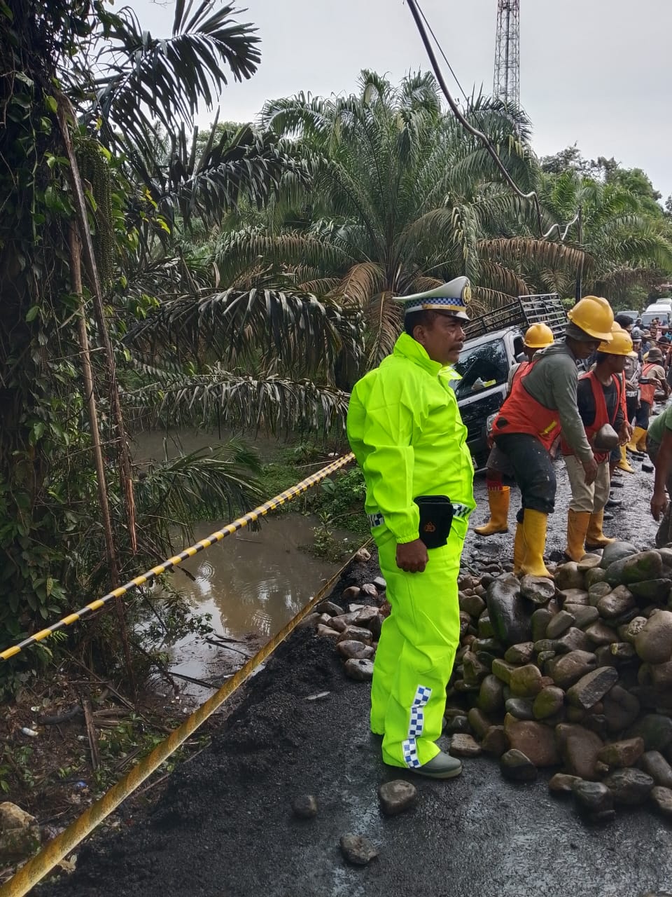 Bencana banjir dan longsor landa beberapa tempat di Kabupaten Padang Lawas hingga menelan korban, Sabtu (23/11).