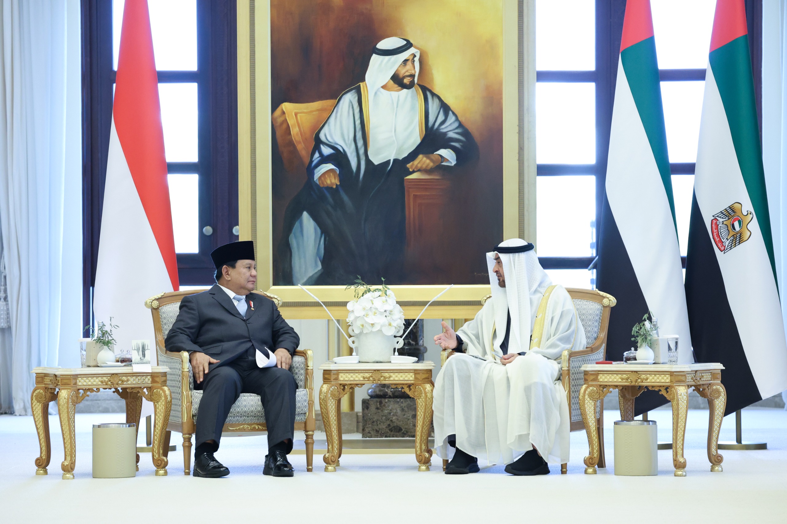 Presiden RI Prabowo Subianto menemui Presiden Uni Emirat Arab (UEA) Mohammed bin Zayed Al Nahyan atau MBZ, Sabtu (23/11) waktu setempat.
