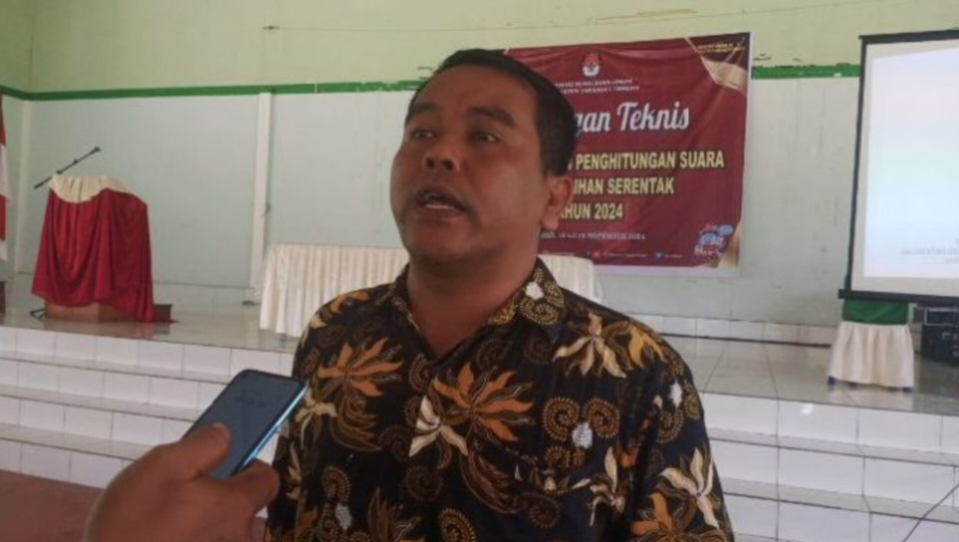 Komisioner KPU Tapanuli Tengah, Helman Tambunan.