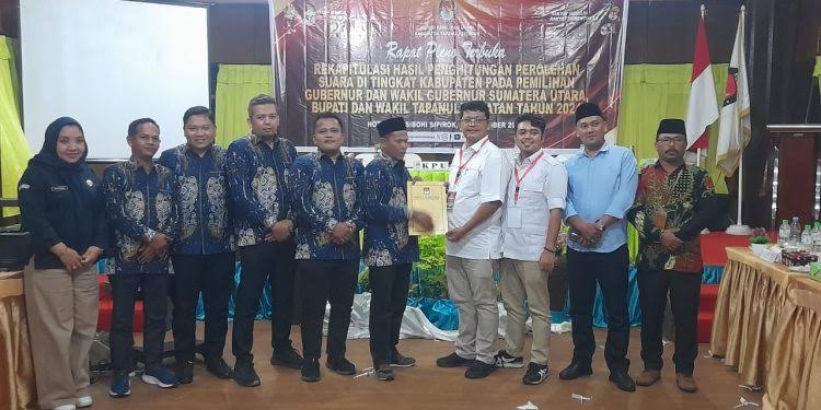 Rekapitulasi penghitungan suara pada Pilkada Tapsel 2024.