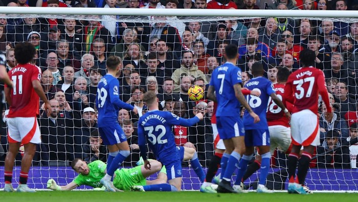 Pertandingan MU vs Everton digelar di Stadion Old Trafford pada Minggu (1/12/2024) malam WIB.