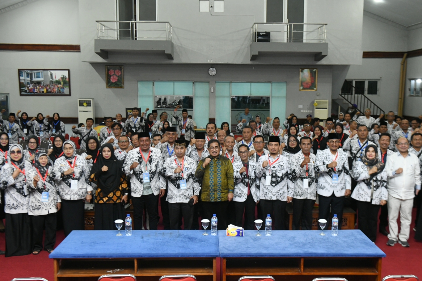 Kadisdik Sumut bersama PGRI membuka Konfrensi Provinsi PGRI Sumut Masa Bakti XXIII di Aula Danau Toba , Balai Besar Guru Penggerak, Jalan Kenangan Raya Nomor 64, Medan, Jumat (6/12).