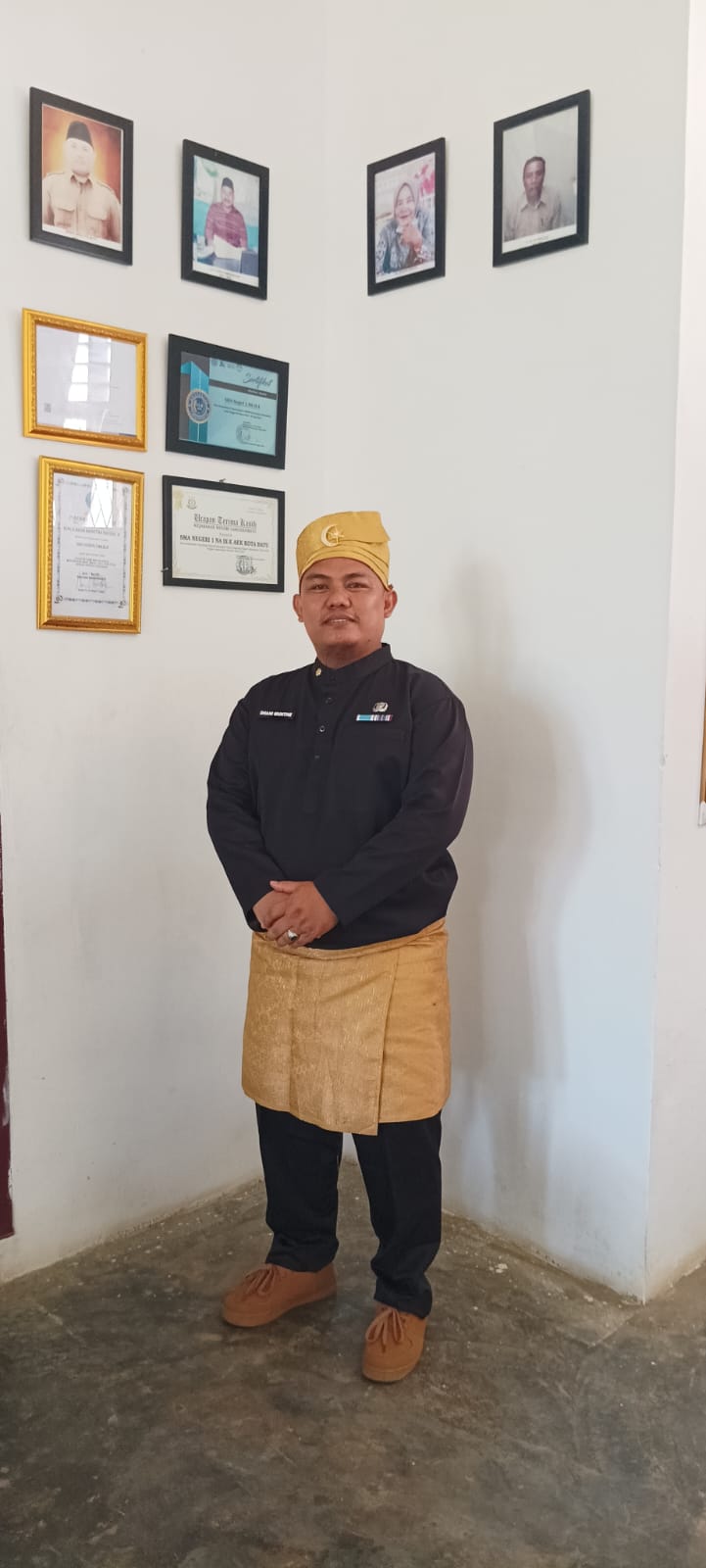 Kepala SMA Negeri 1 NA IX-X Kabupaten Labuhanbatu Utara Dhani Arri.