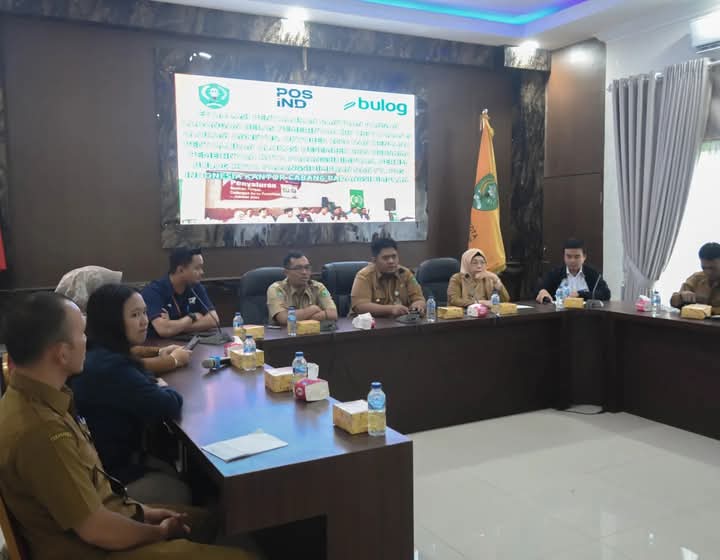 Pj Sekda Kota Psp Mohd Ary Junaidi buka rapat evaluasi penyaluran bantuan pangan CBP tahap III.