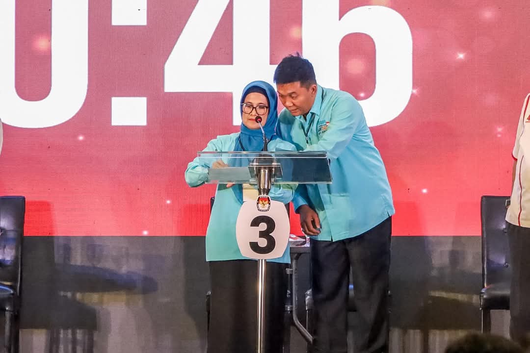 Pasangan Susanti Dewayani-Ronald Tampubolon.